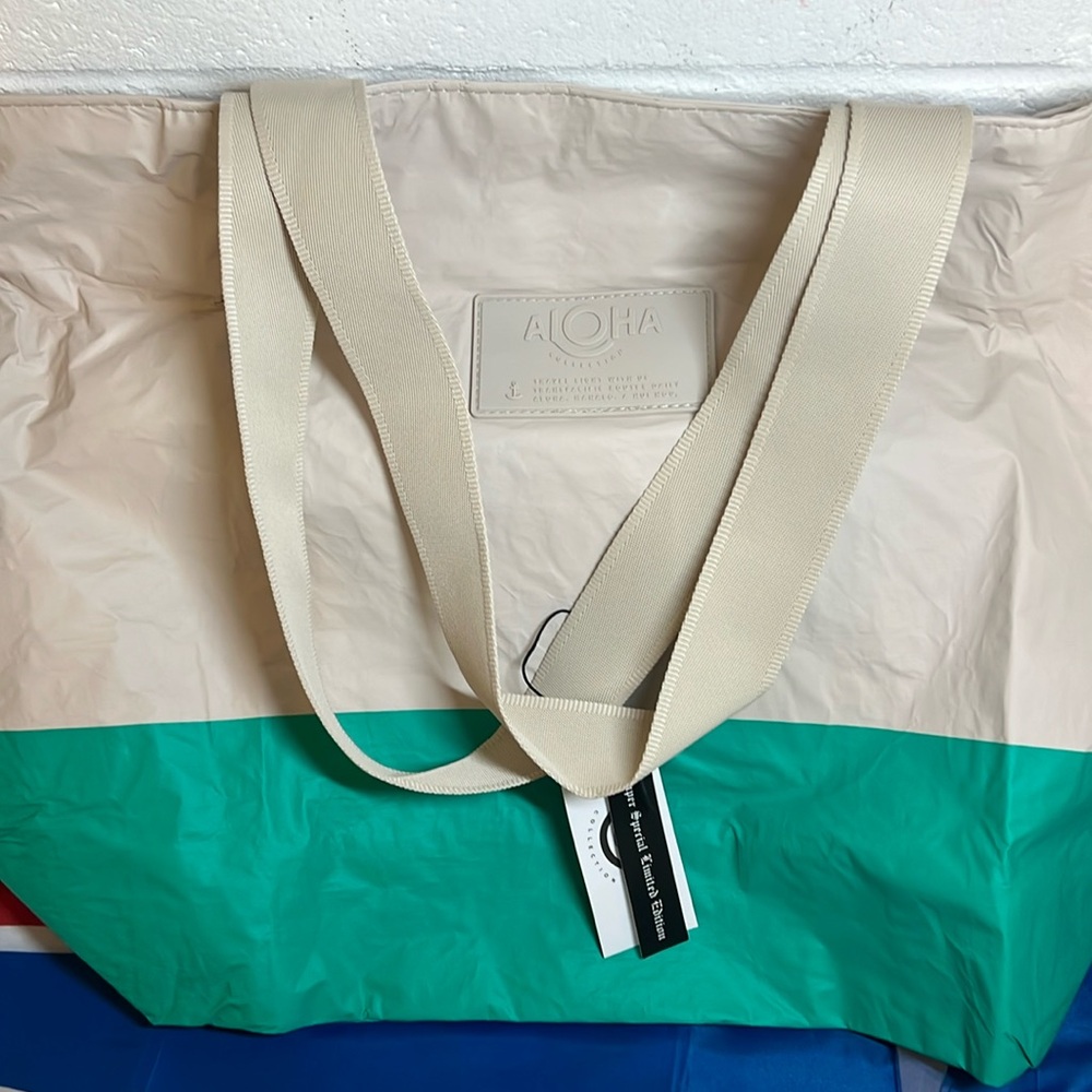 ALOHA Collection Dipped Day Tripper